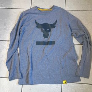Under Armour men’s medium long sleeve t-shirt.